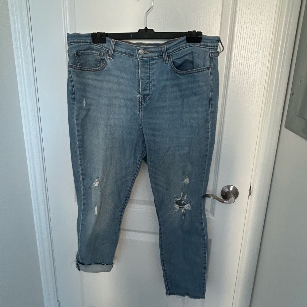 Levi’s | Wedgie Skinny Distressed Jeans
